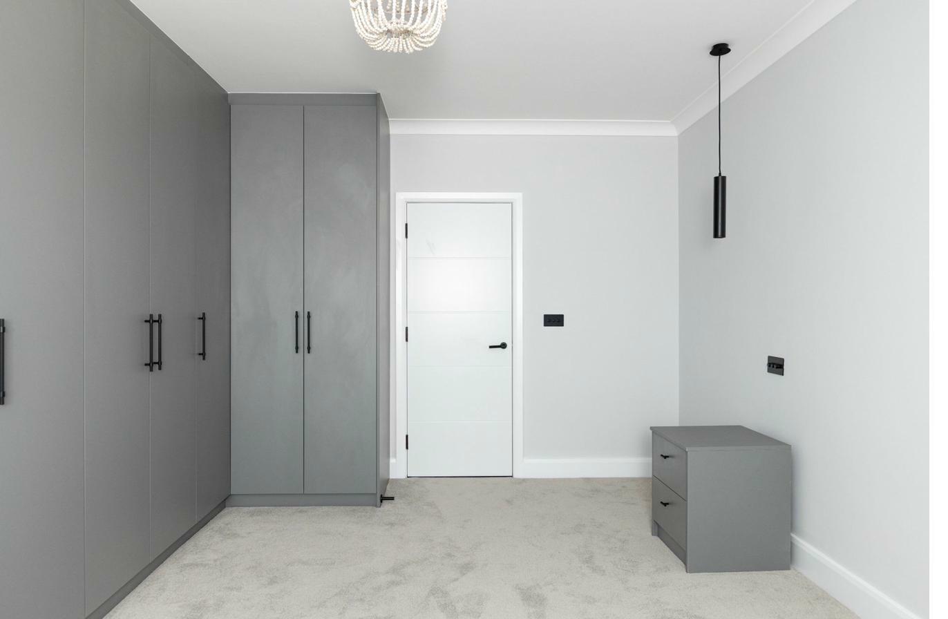 Serene dressing room with minimalist design